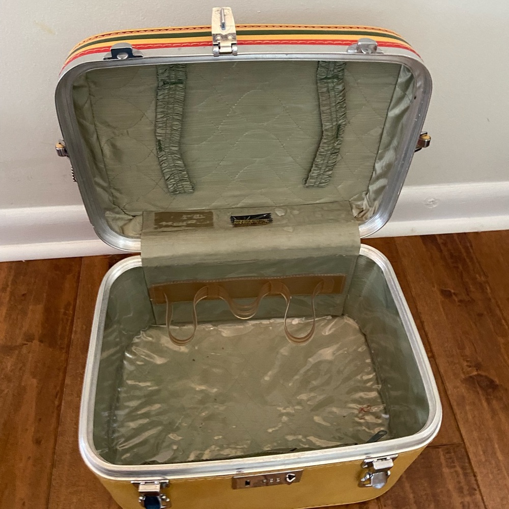 VINTAGE 1960s train case - Picture 9 of 9